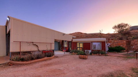 Fossickers Den Dugout Accommodation - Tourism Gold Coast 0