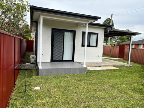 Fragrant Home-68A Brand New 2 Rooms House With Beautiful Private Garden And Entrance,5G Wifi - Tourism Gold Coast 0