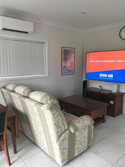 Fragrant Home-68A Brand New 2 Rooms House With Beautiful Private Garden And Entrance,5G Wifi - Tourism Gold Coast 3