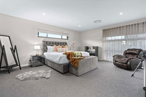 Family Vacation Escapade Shops Beach And Sun Await - Tourism Gold Coast 4
