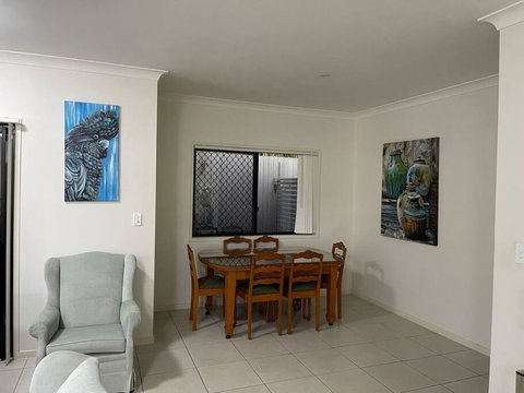 Georgina Townhouse - Tourism Gold Coast 3