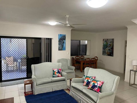 Georgina Townhouse - Tourism Gold Coast 4