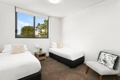 GLAD3 Gladesville Getaway Bright & Contemporary - Tourism Gold Coast 2