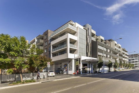 GLAD3 Gladesville Getaway Bright & Contemporary - Tourism Gold Coast 3