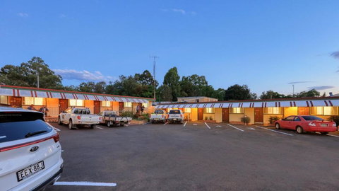 Golden Peak Motel PeakHill - Gold Coast 2