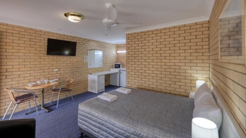 Gunsynd Motor Inn - Tourism Gold Coast 3