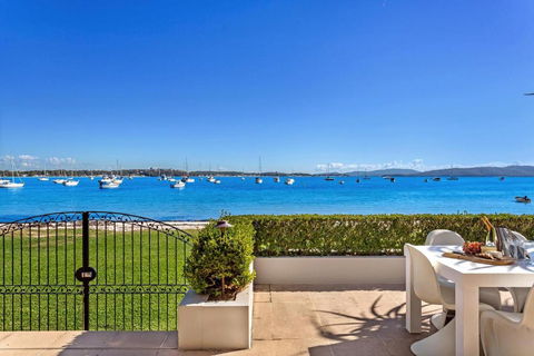 H3 Port Stephens - Tourism Gold Coast 0