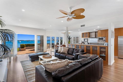 H3 Port Stephens - Tourism Gold Coast 3