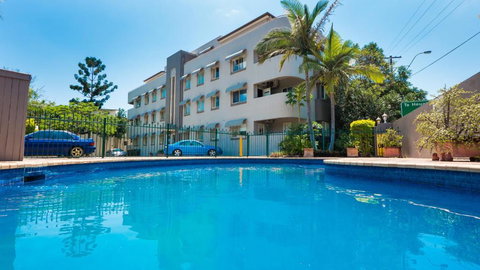 Hampton Court Apartments - Tourism Gold Coast 0