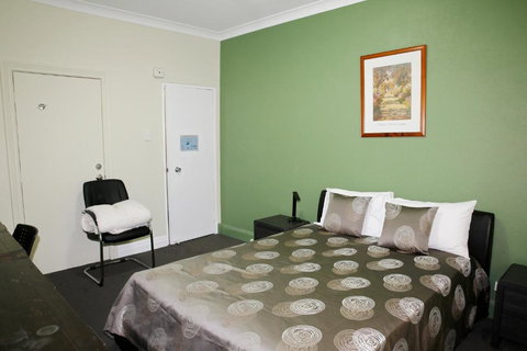 Hampton Court Apartments - Tourism Gold Coast 1