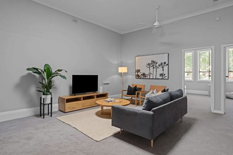 Haven On Hunter 500m To Civic Theatre - Tourism Gold Coast 0