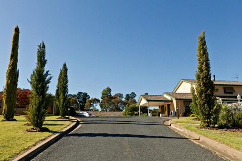 Hilltops Retreat Motor Inn - Tourism Gold Coast 0