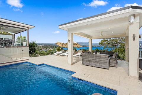 HEATed Pool, Lake & Beach, Luxury 5 B/R House - Tourism Gold Coast 0