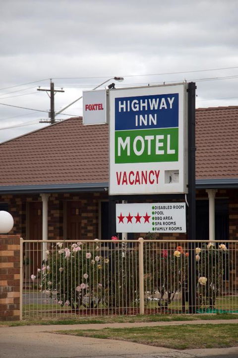Highway Inn Motel - Tourism Gold Coast 3