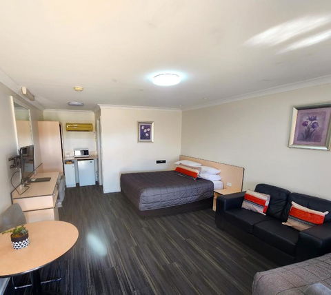 Highway Inn Motel - Tourism Gold Coast 1