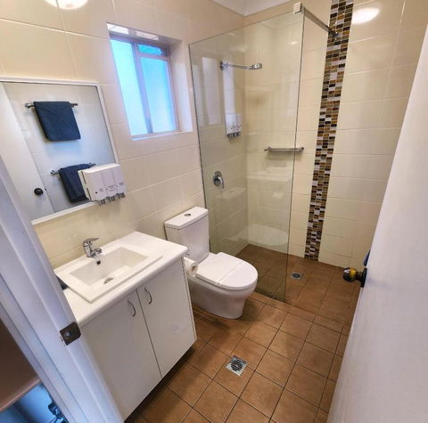 Highway Inn Motel - Tourism Gold Coast 2