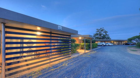 Hilldrop Motor Inn - Tourism Gold Coast 2