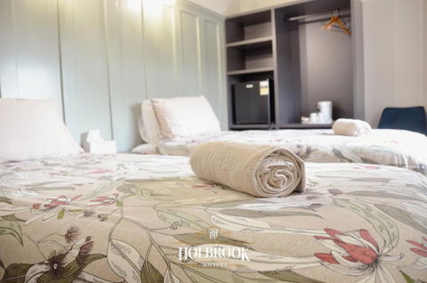 Holbrook Hotel - Tourism Gold Coast 2