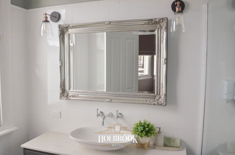 Holbrook Hotel - Tourism Gold Coast 3