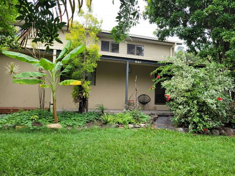 Holiday Style A Downstairs Room In Springwood Qld - Tourism Gold Coast 2