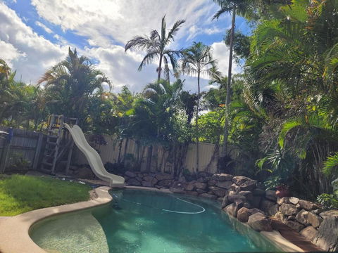 Holiday Style A Downstairs Room In Springwood Qld - Tourism Gold Coast 0