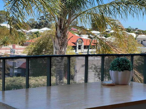 Humble & Cosy, In The Heart Of East Vic Park - Tourism Gold Coast 1