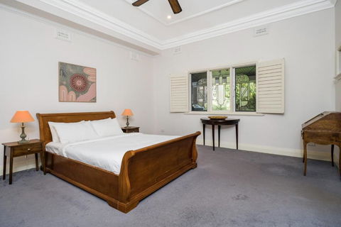 Incredible 3-Bed Renovated Home With Huge Garden - Tourism Gold Coast 1
