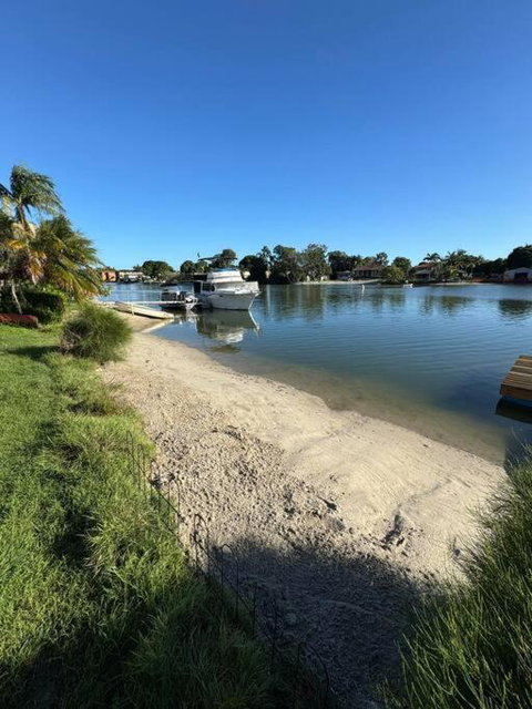 House And Van On The River - Tourism Gold Coast 0