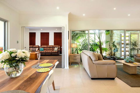 Adelphi Waterfront 2 Bedroom Ground Floor Home - Tourism Gold Coast 2