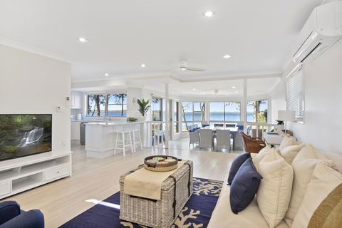 Adrift Retreat - St Georges Basin Waterfront Home - Tourism Gold Coast 0