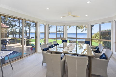 Adrift Retreat - St Georges Basin Waterfront Home - Tourism Gold Coast 2