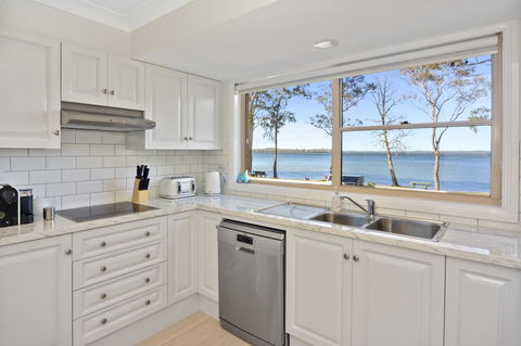 Adrift Retreat - St Georges Basin Waterfront Home - Tourism Gold Coast 3
