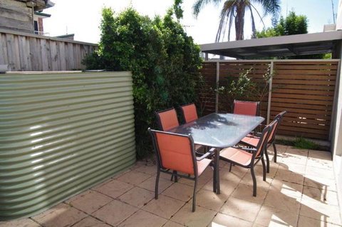 Adrift, 5B Scott Street - Tourism Gold Coast 3