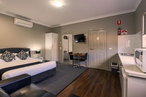 Akuna Motor Inn And Apartments - Tourism Gold Coast 2