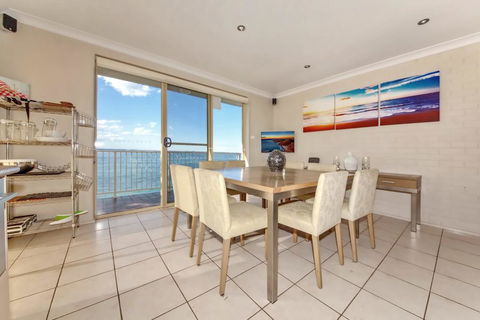 Alcheringa Unit 3 & 4, 32 Sandy Point Road - Tourism Gold Coast 3