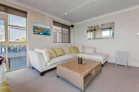 Alcheringa Unit 3 & 4, 32 Sandy Point Road - Tourism Gold Coast 1