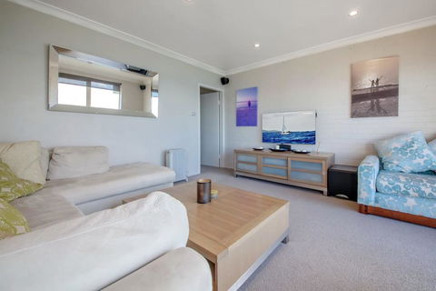 Alcheringa Unit 3 & 4, 32 Sandy Point Road - Tourism Gold Coast 2
