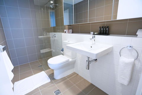 Alex Perry Hotel & Apartments - Tourism Gold Coast 2