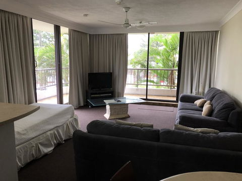 Alexander Holiday Apartments - Tourism Gold Coast 2