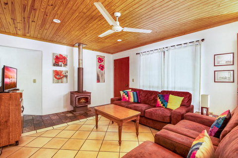 Amaroo - Rainbow Shores Room For Everyone And Walk To Beach - Tourism Gold Coast 2