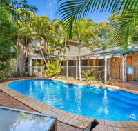 Amaroo - Rainbow Shores Room for everyone and walk to beach - Tourism Gold Coast