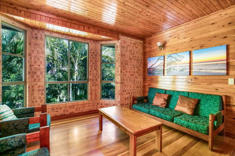 Amaroo - Rainbow Shores Room For Everyone And Walk To Beach - Tourism Gold Coast 3