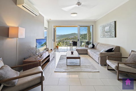 Amazing Ocean Views, Pool, Award Winning Location, Airlie Beach - Tourism Gold Coast 3