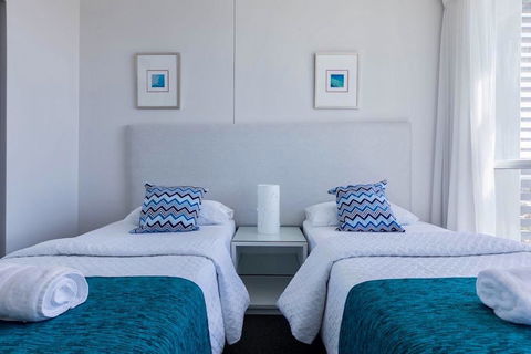 Apartment With Ocean Views - Tourism Gold Coast 3