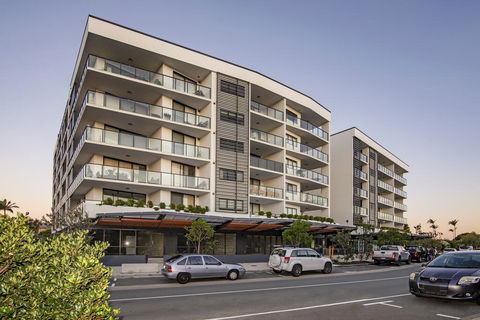 Arise Hedge - Gold Coast 0