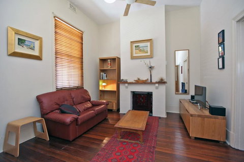 Art On Attfield - Cute Heritage 1 Bedroom Stone Cottage - Tourism Gold Coast 1