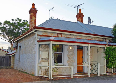 Art On Attfield - Cute Heritage 1 Bedroom Stone Cottage - Tourism Gold Coast 0