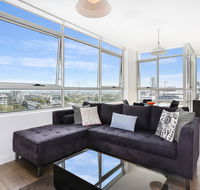 As the Sun Sets - Modern and Spacious 2BR Zetland Apartment Facing the Setting Sun - Gold Coast