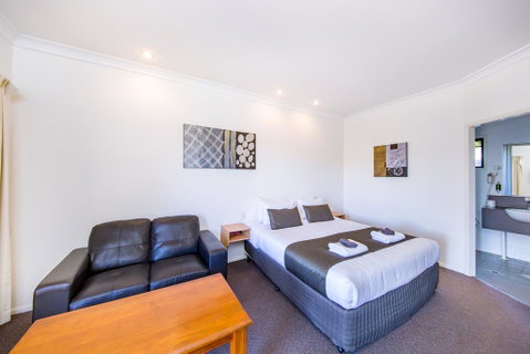 Ascot Lodge Motor Inn - Tourism Gold Coast 1