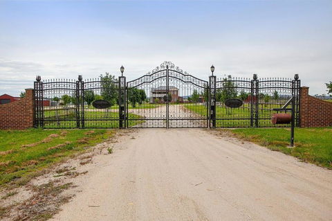 Luxury Pennsylvania Farm House In Langlang Town - Tourism Gold Coast 1